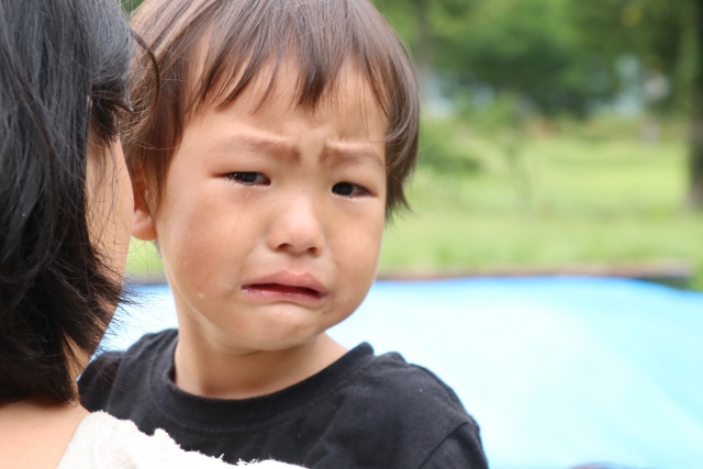 意外と知らない 子どもの叱り方 を解説 子どもが納得する叱り方をしよう 保育のひきだし こどもの可能性を引き出すアイデア集