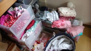 子ども服の収納アイデアまとめ 子どもが自分でできる収納を目指そう 保育のひきだし こどもの可能性を引き出すアイデア集