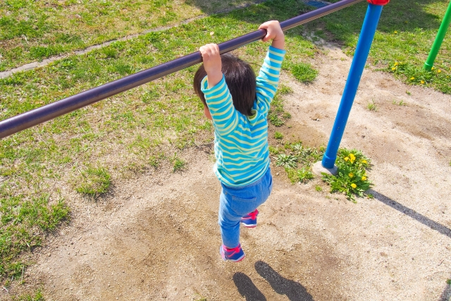 子どもへの逆上がりの教え方 できない理由や練習方法のコツを紹介 保育のひきだし こどもの可能性を引き出すアイデア集